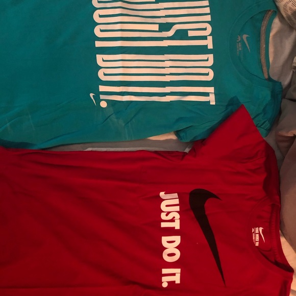 Nike T-shirts - Picture 2 of 2